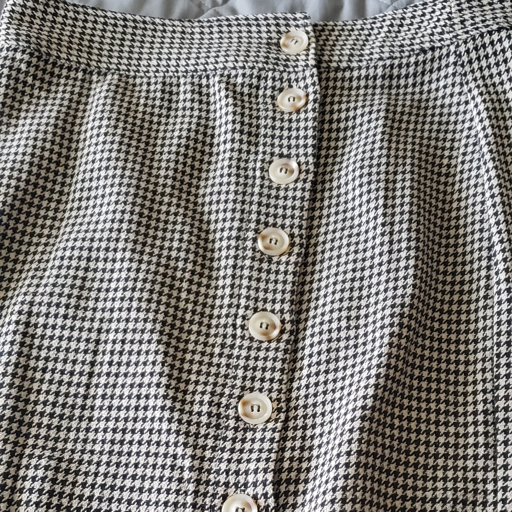 Checkered pencil skirt. Size M.